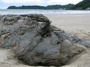 Pedra esculpida por Ênio Rodrigues