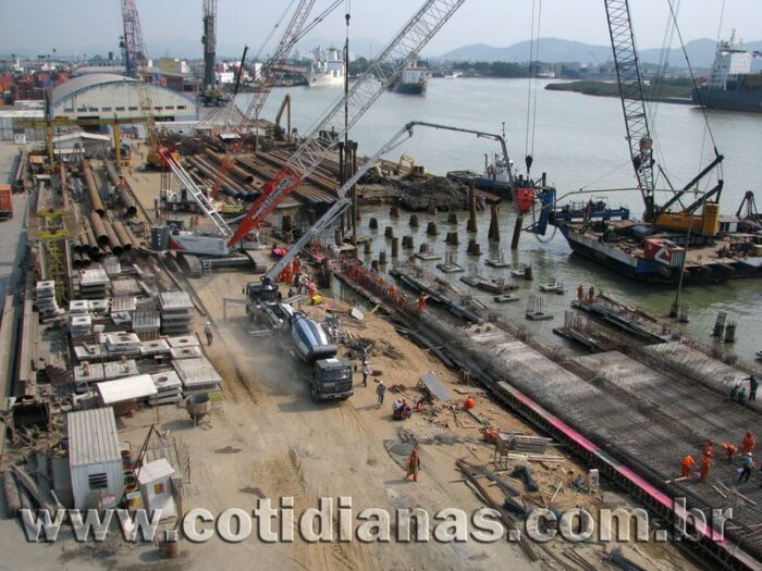Obra de reconstrução do cais do Porto de Itajaí