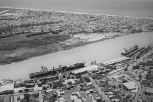 Foto aérea antiga de Itajaí e Navegantes